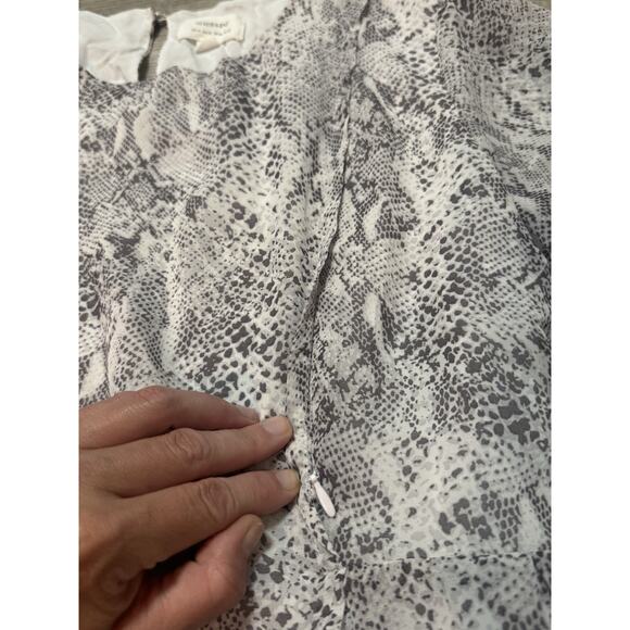 Seraphine Maternity And Nursing Blouse US 10 Snake print White Gray Zippers EUC - Picture 6 of 13